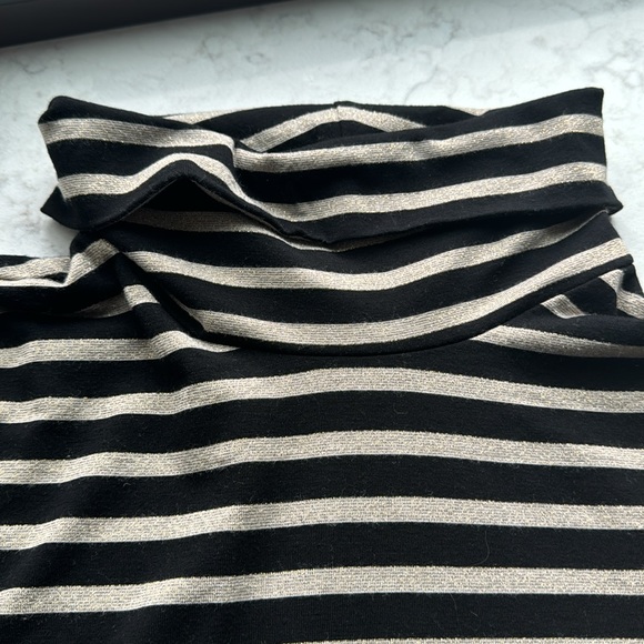 Cupcakes & Cashmere turtleneck - Picture 3 of 9